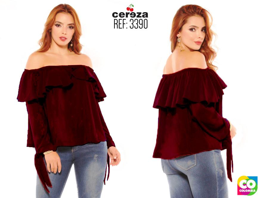 Beautiful Colombian Blouse with Bare Shoulders and Long Sleeves