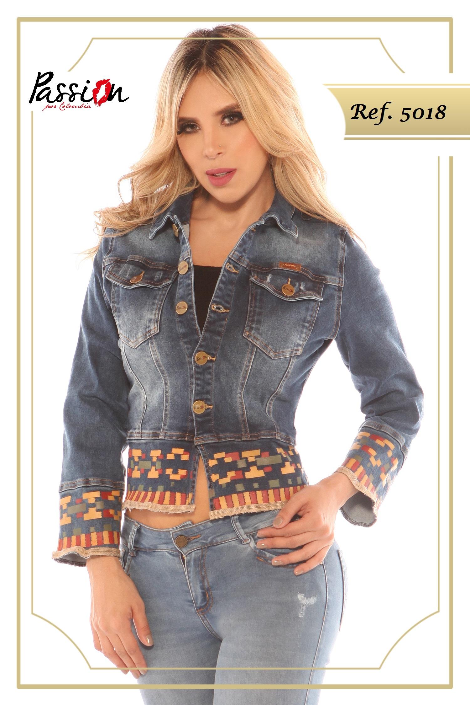 Chaqueta Vaquera Tipo Moda Indie hecha en Colombia con Desgastes Decorativos Chaqueta Vaquera Tipo Moda Indie hecha en Colombia con Desgastes Decorativos
