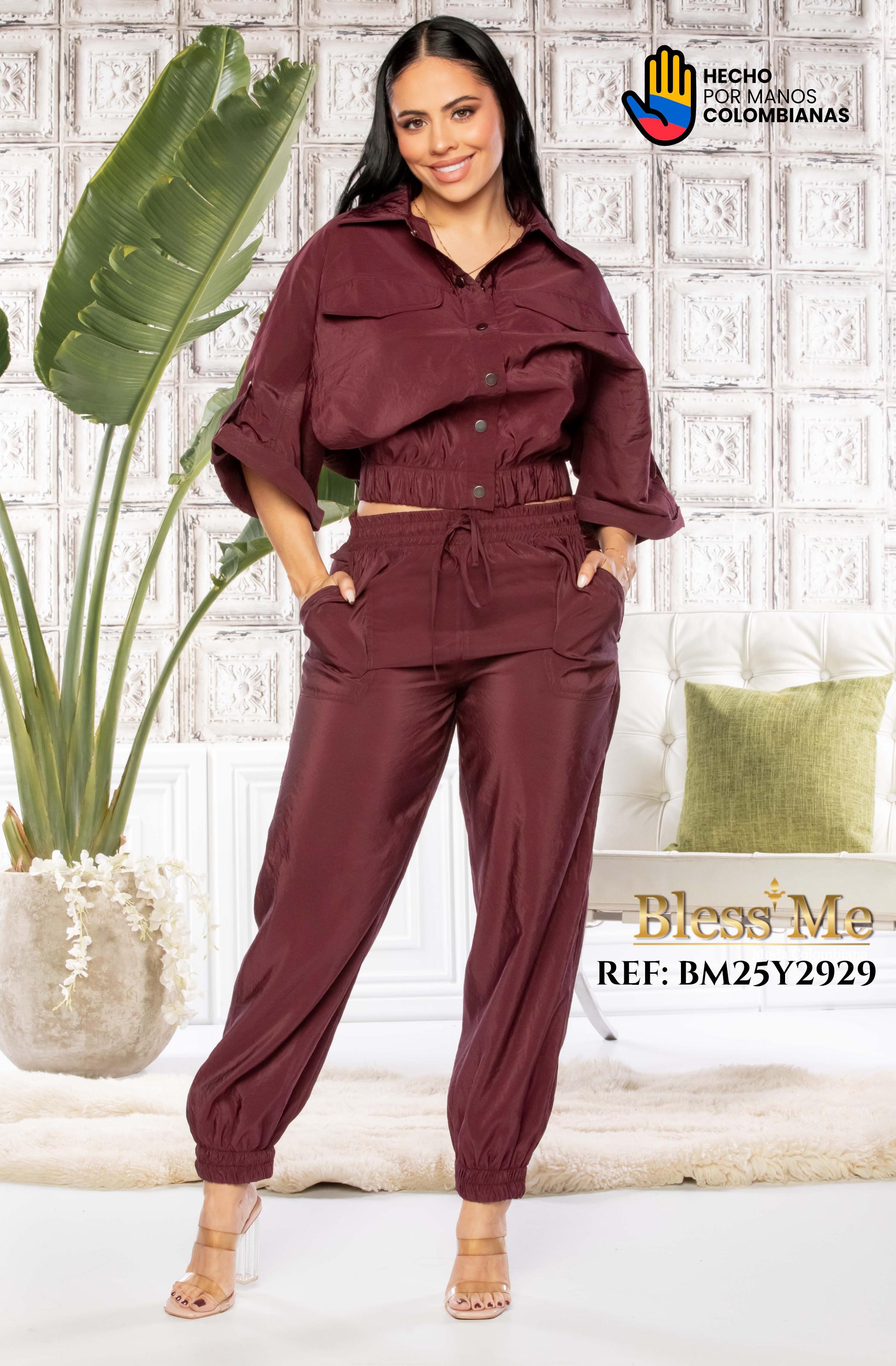 Conjunto de blusa y pantalón Conjunto de blusa y pantalón